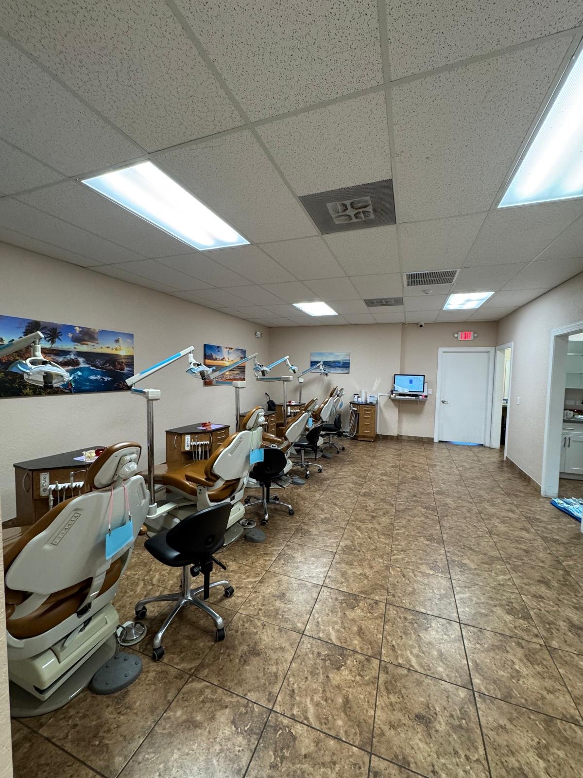 Operatory bay with multiple treatment rooms